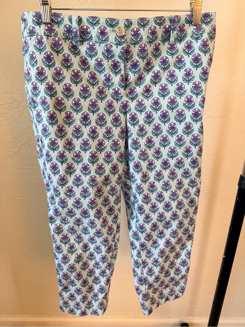 Talbots Perfect Crops in a Woodblock Bud print Size 8